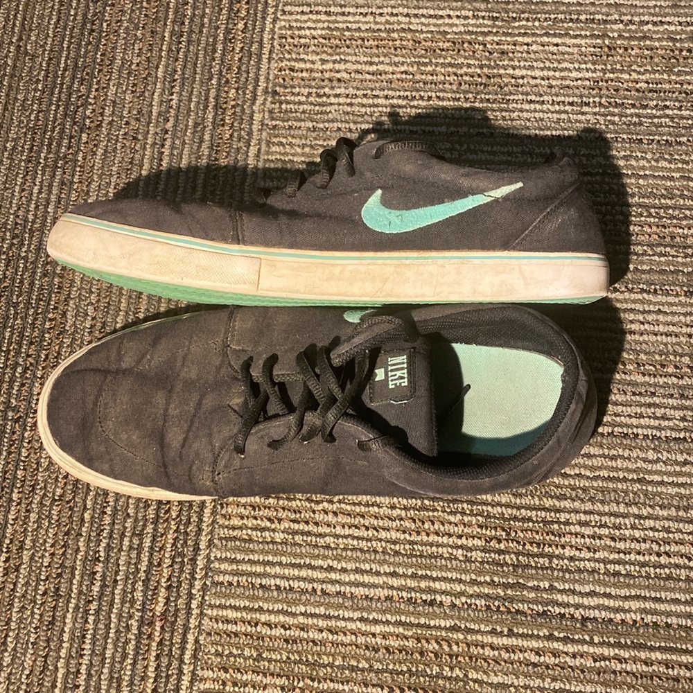 Nike sneakers tennis shoes size us 12 men black and mint